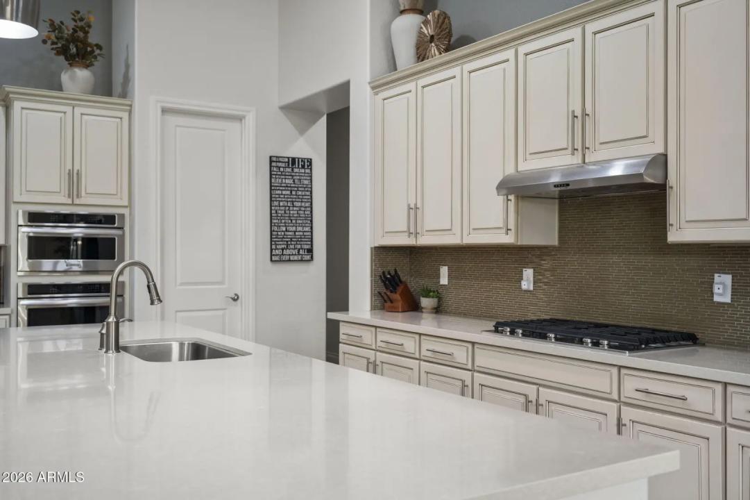 Real Estate Picture 14