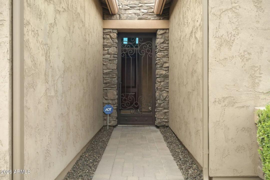 Real Estate Picture 4