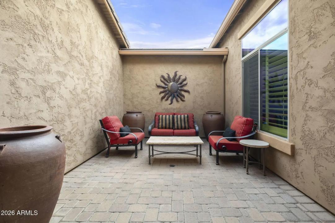 Real Estate Picture 5