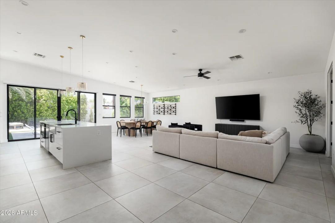 Real Estate Picture 6