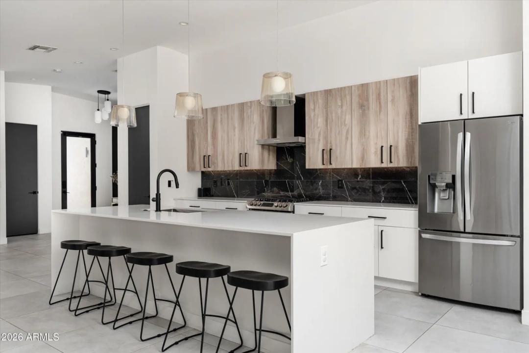 Real Estate Picture 7