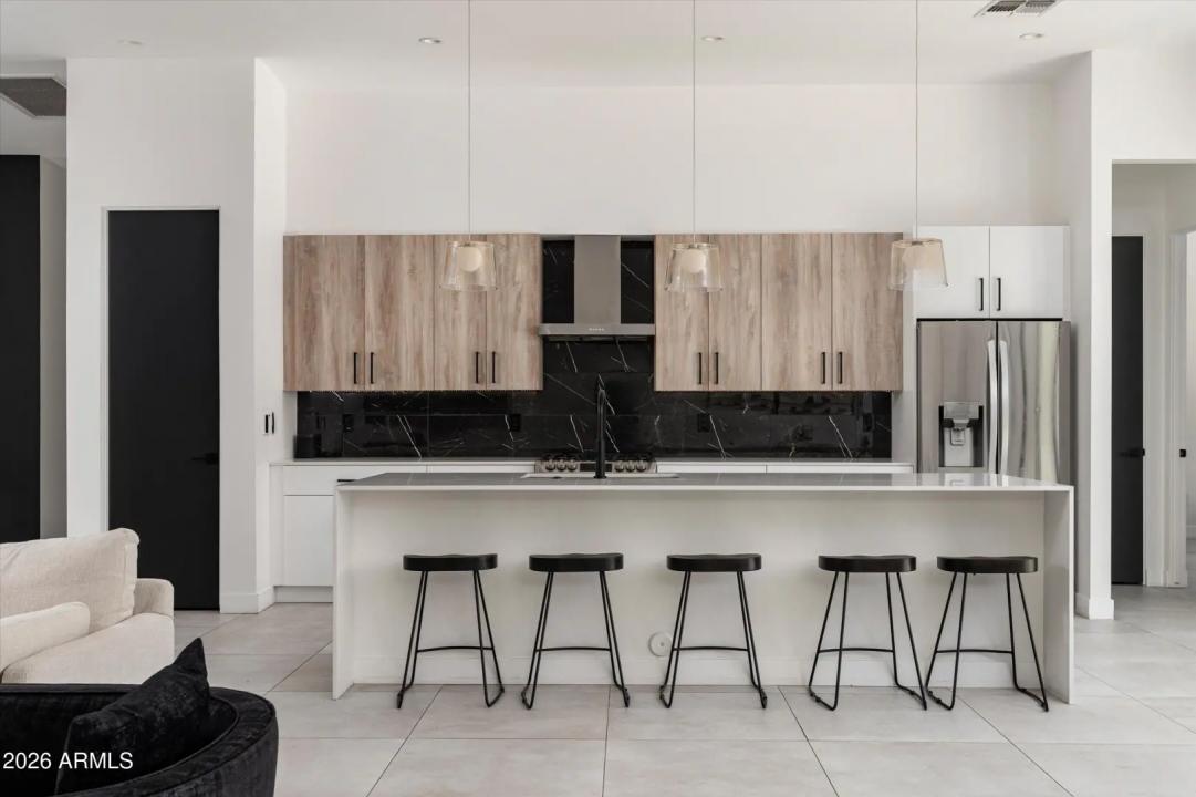 Real Estate Picture 8
