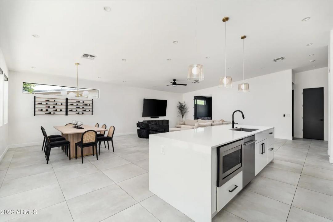 Real Estate Picture 11