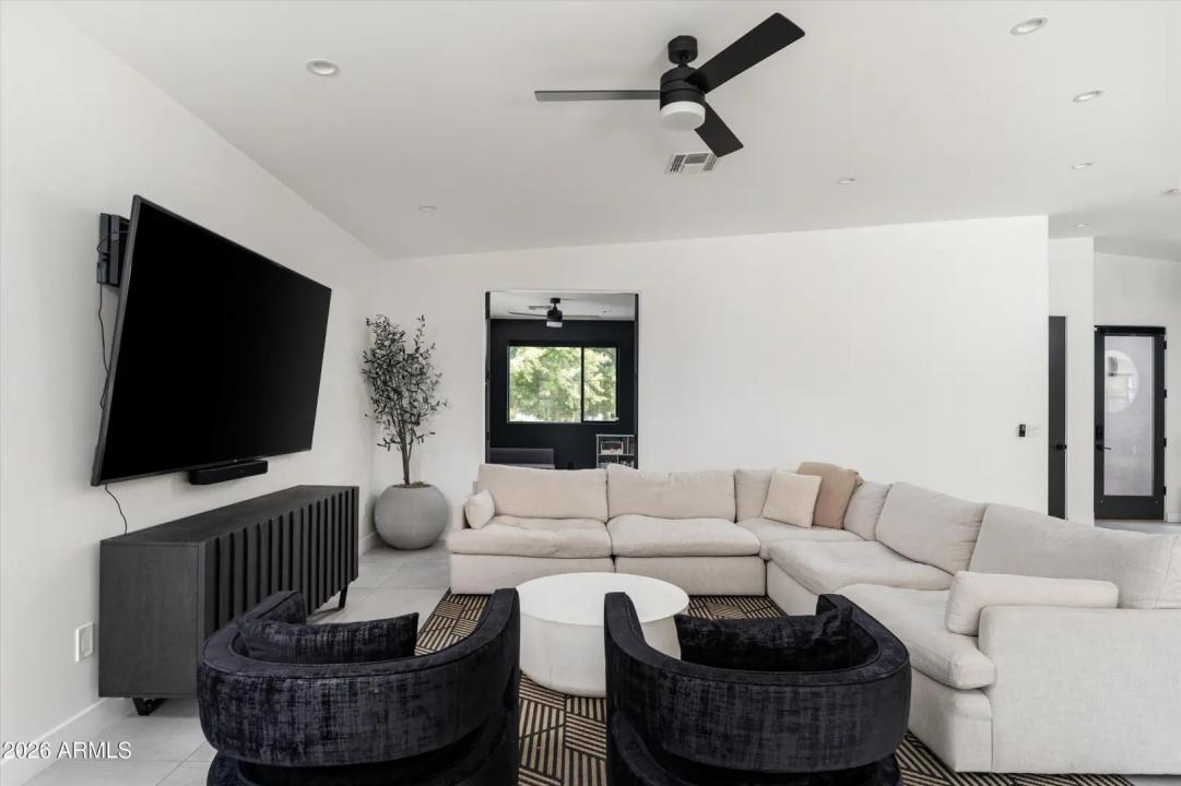 Real Estate Picture 16