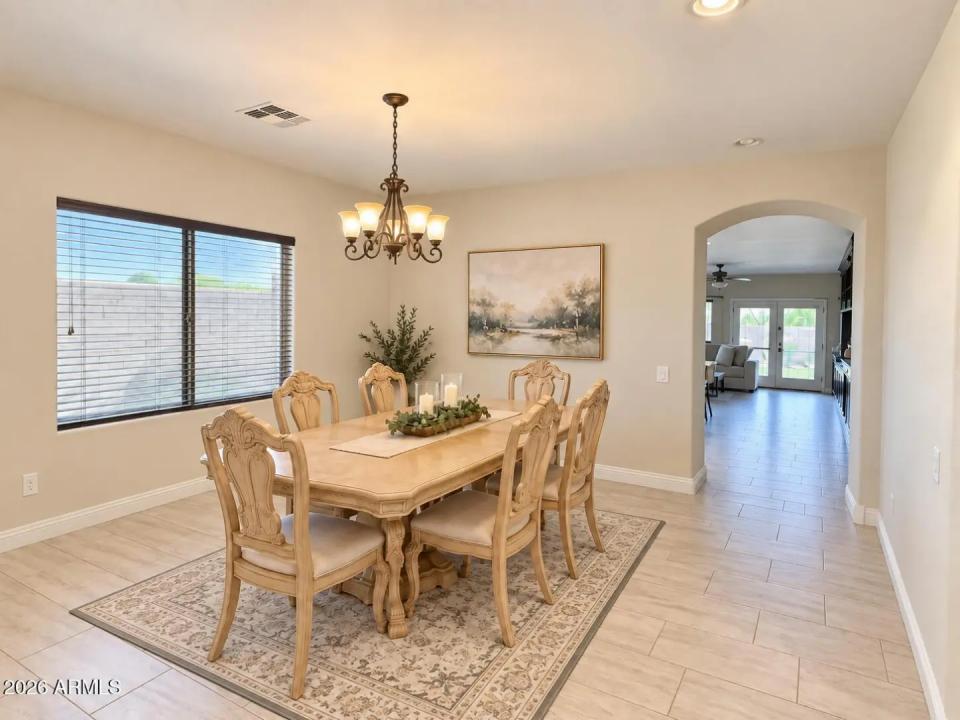 Real Estate Picture 4