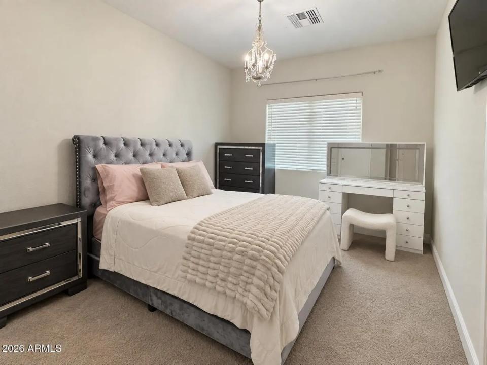 Real Estate Picture 13