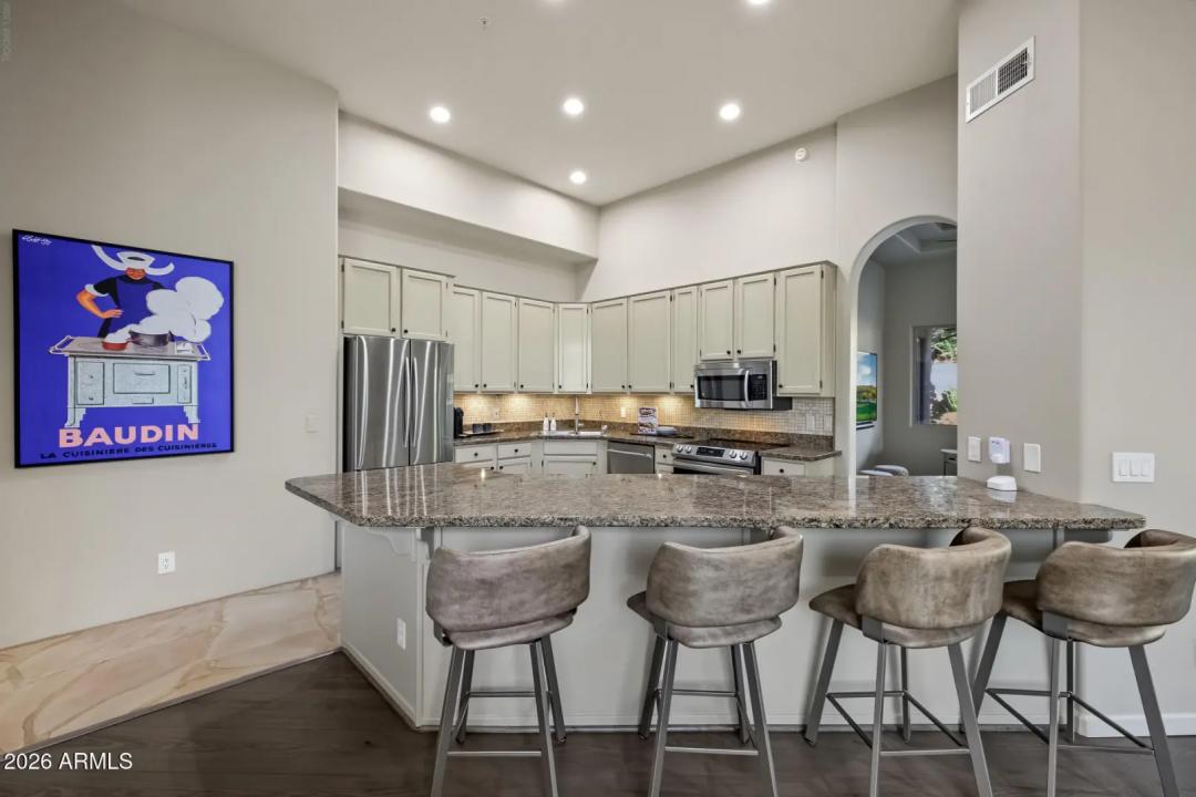 Real Estate Picture 14