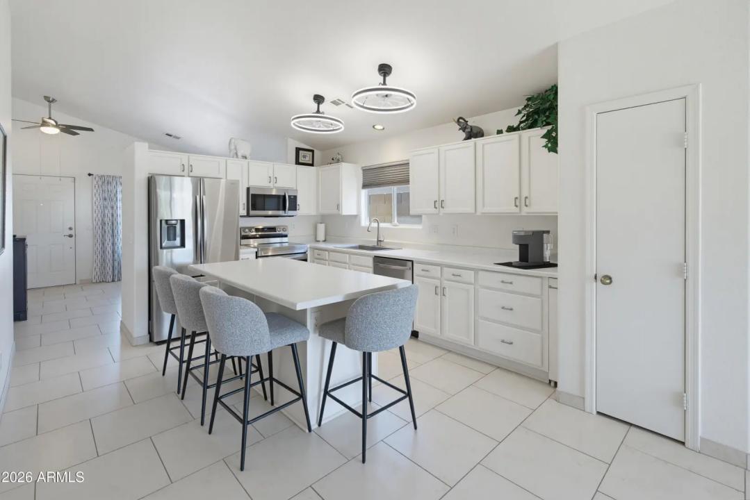 Real Estate Picture 7