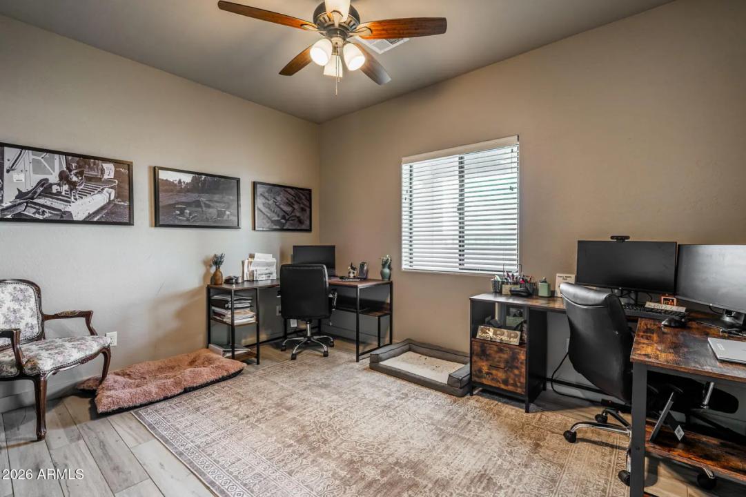 Real Estate Picture 4