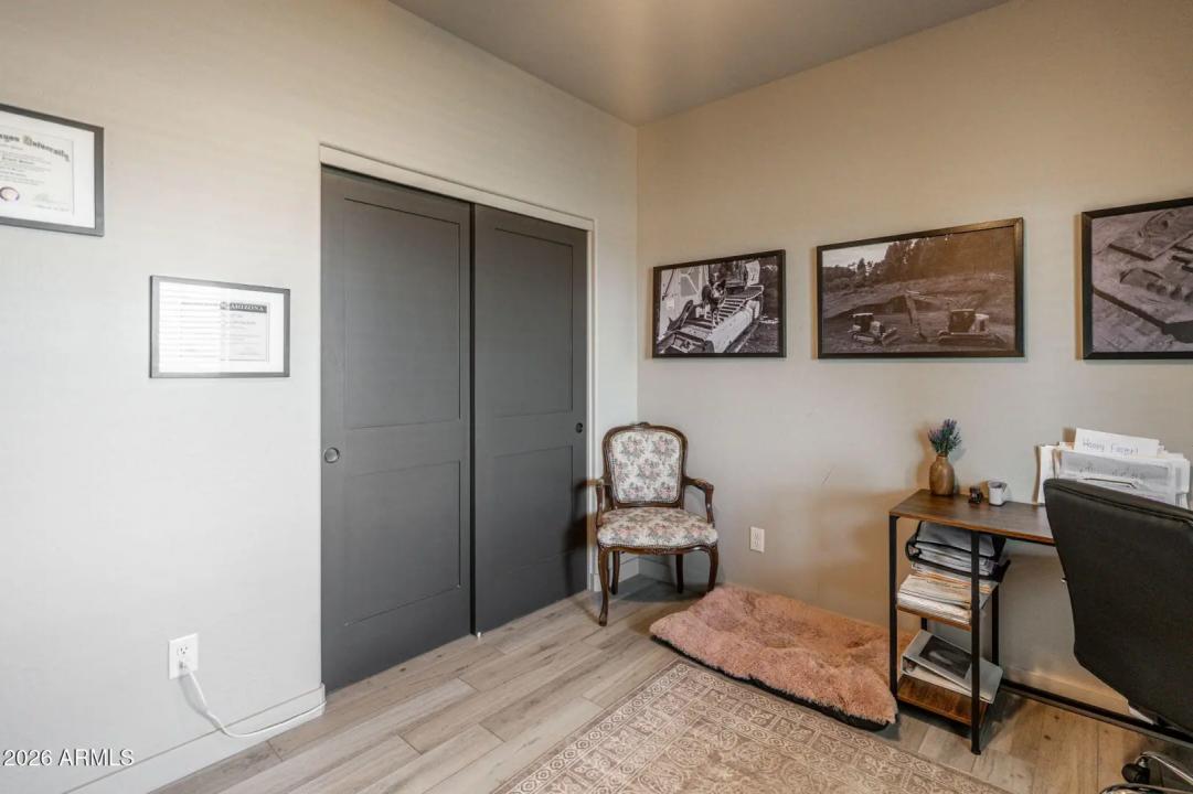 Real Estate Picture 5