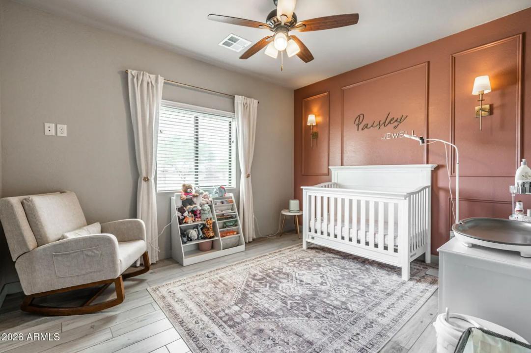 Real Estate Picture 7