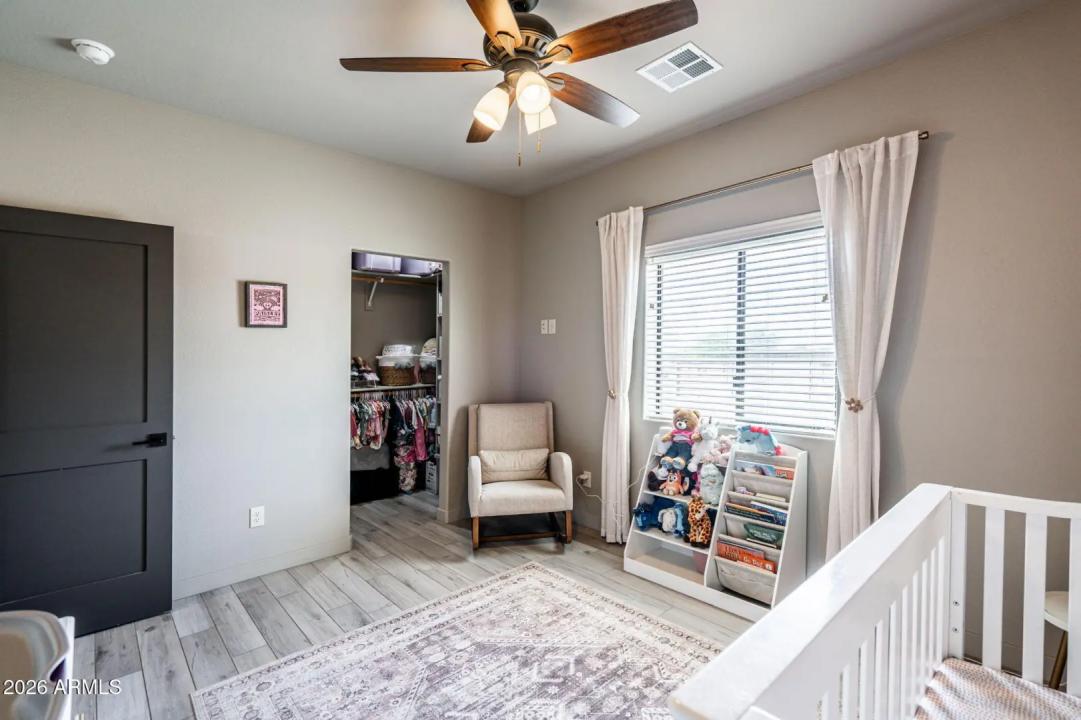 Real Estate Picture 8