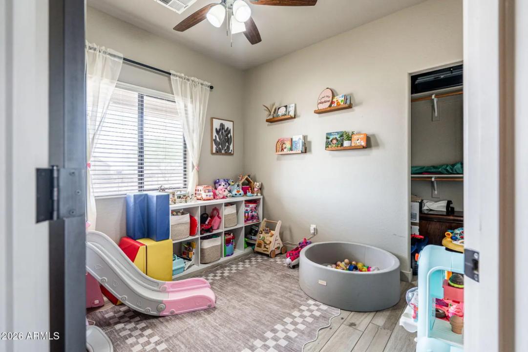 Real Estate Picture 9