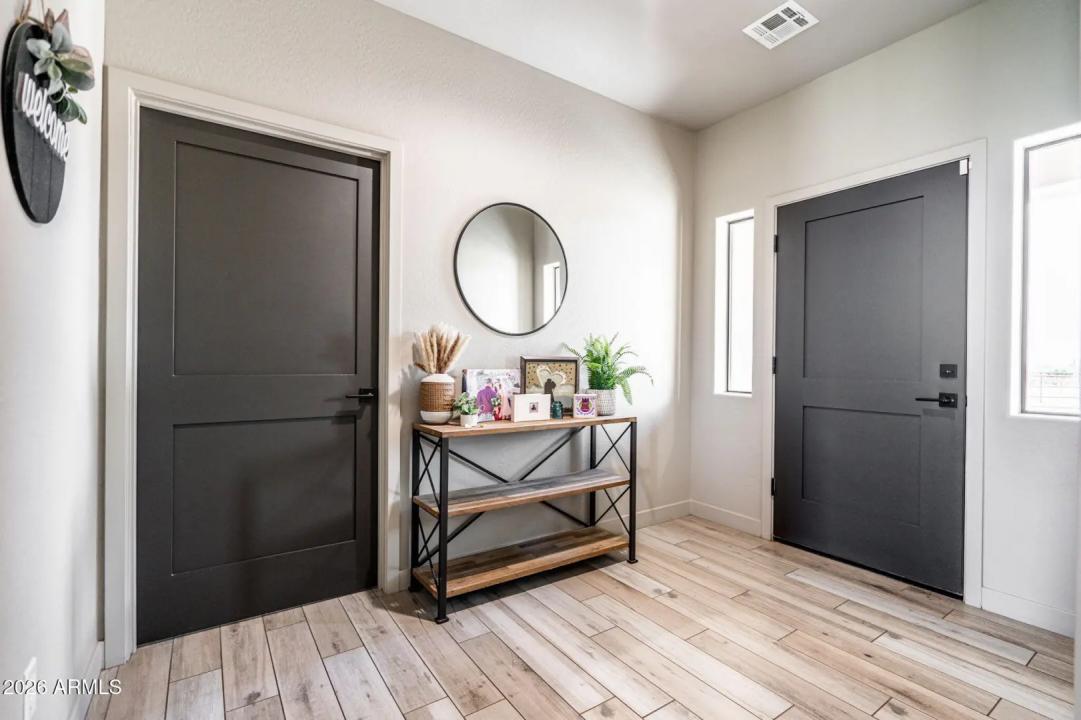 Real Estate Picture 11