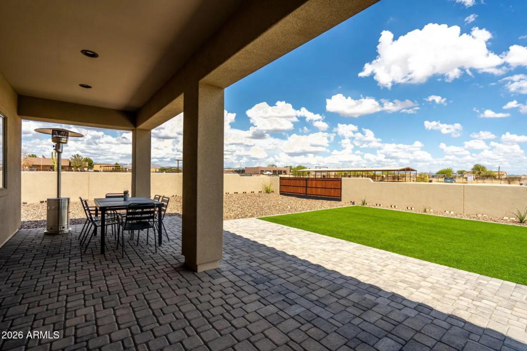 Real Estate Picture 12