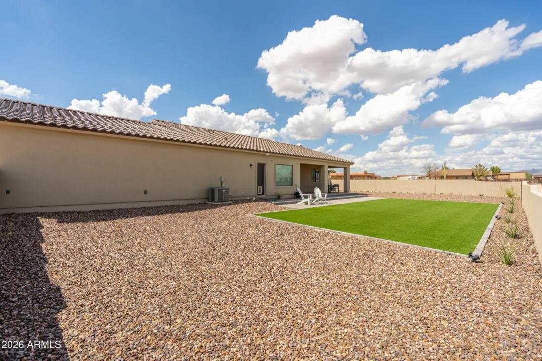 Real Estate Picture 14