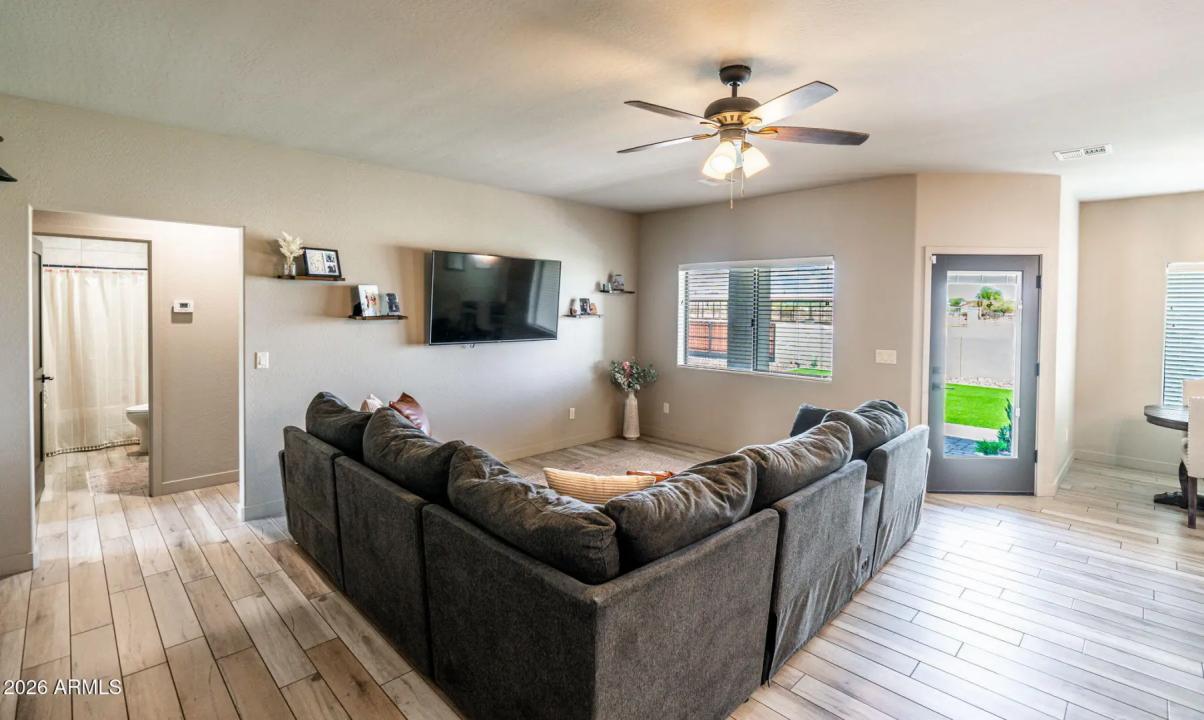 Real Estate Picture 17