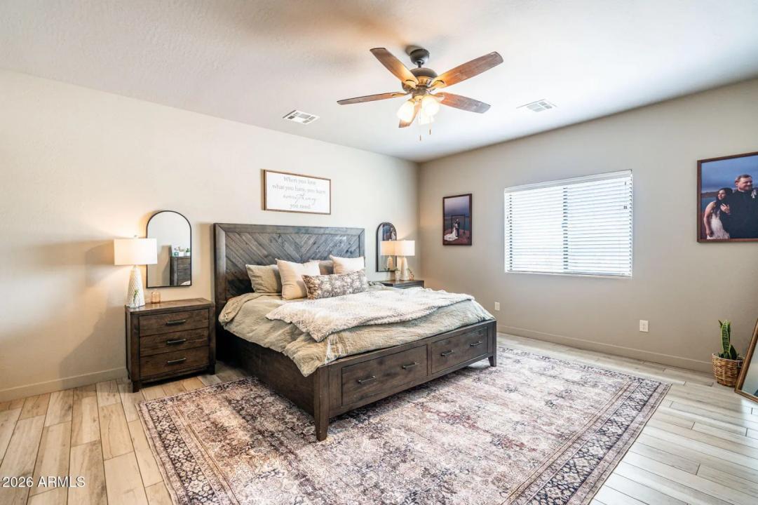 Real Estate Picture 18