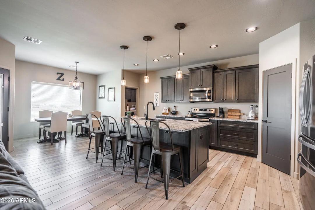 Real Estate Picture 30