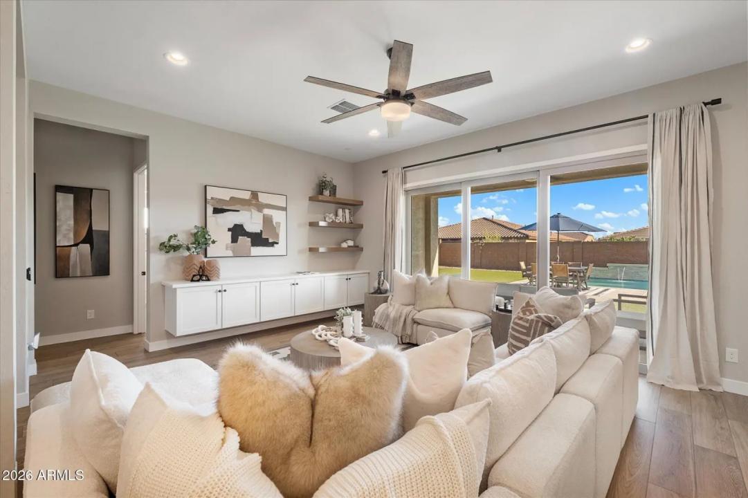 Real Estate Picture 16