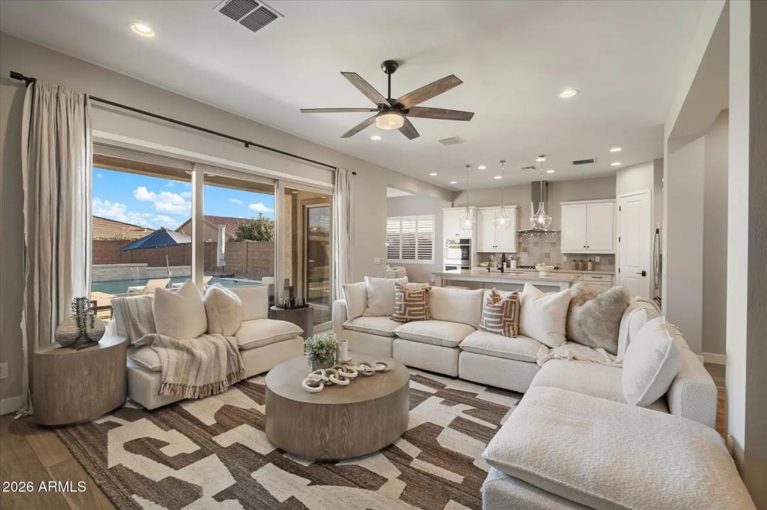Real Estate Picture 14