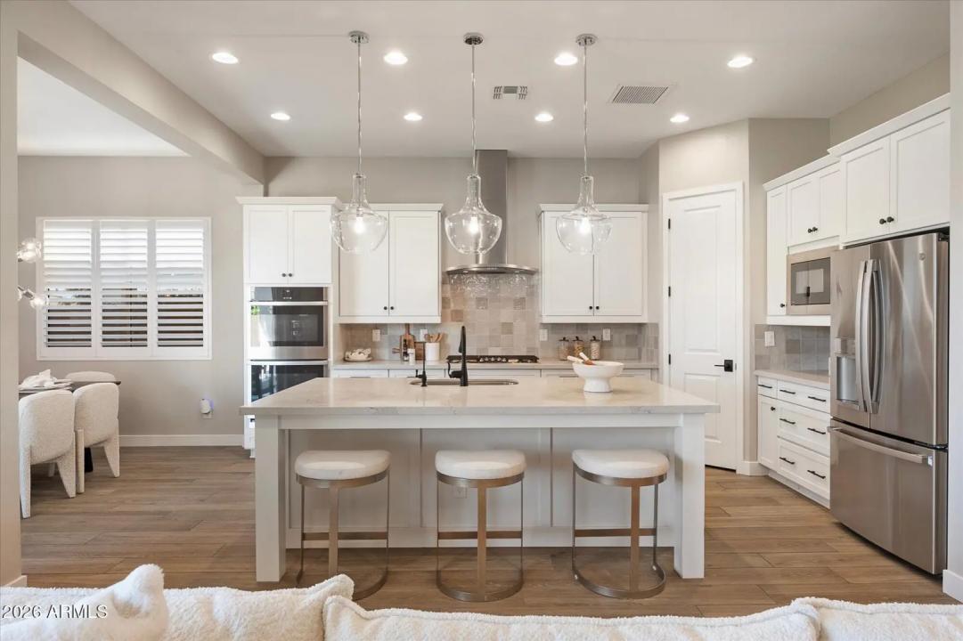 Real Estate Picture 4