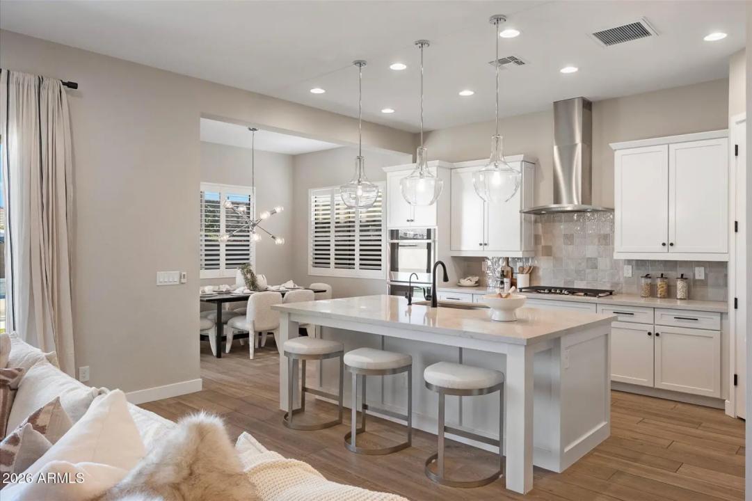 Real Estate Picture 5