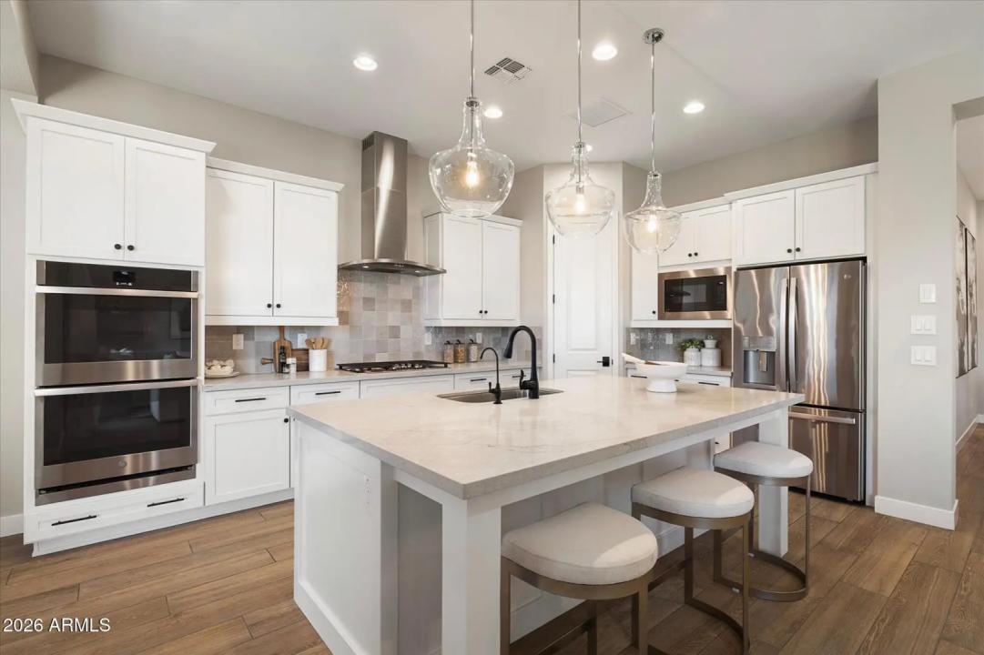 Real Estate Picture 6