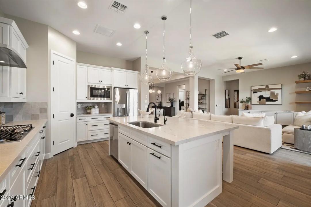 Real Estate Picture 7