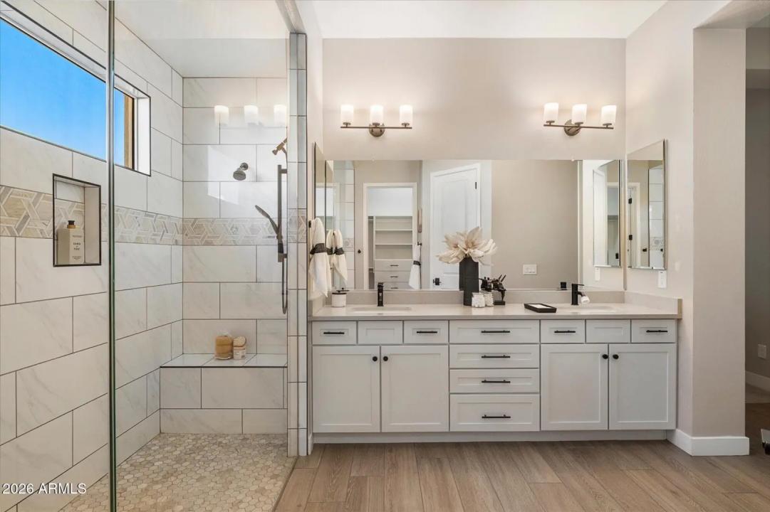 Real Estate Picture 23