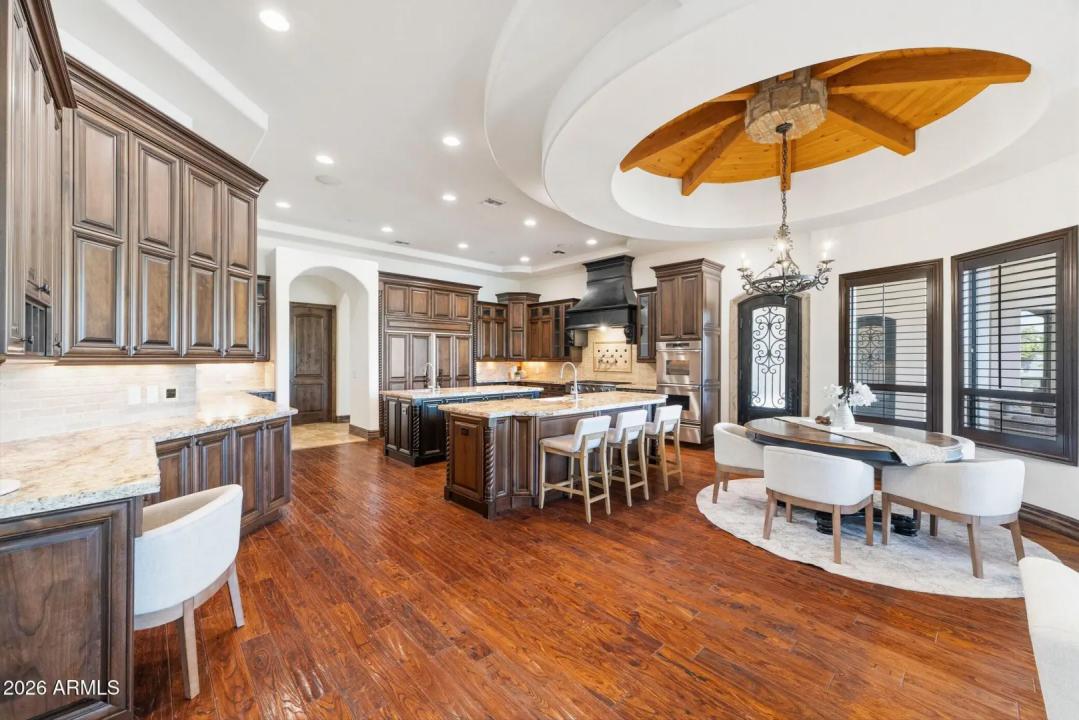 Real Estate Picture 3