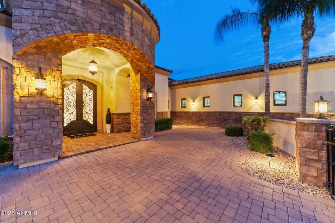 Real Estate Picture 8