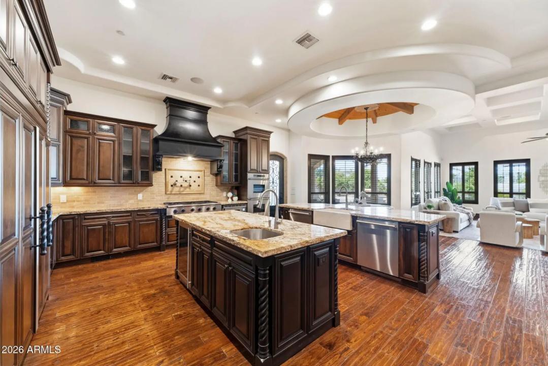 Real Estate Picture 16
