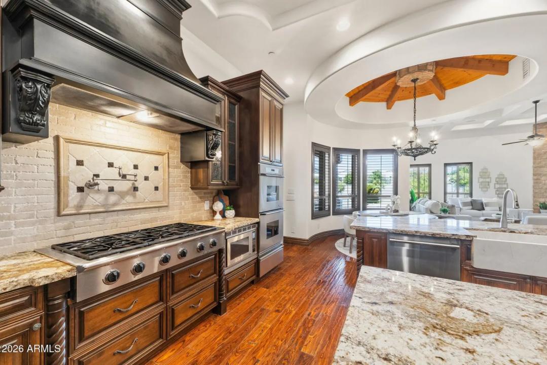 Real Estate Picture 17