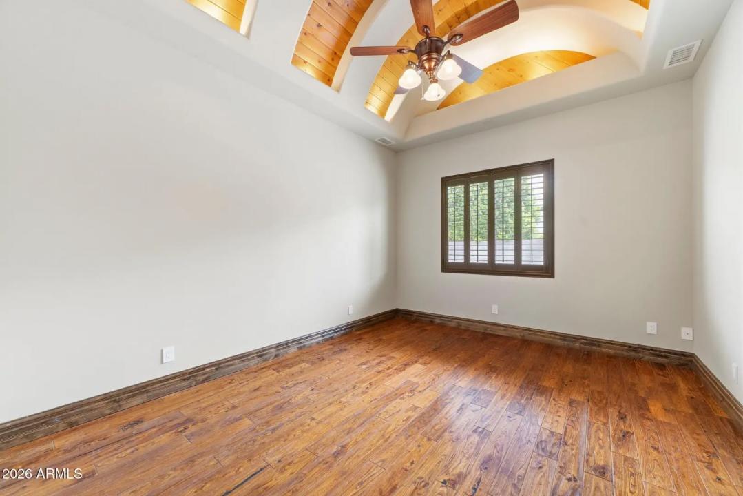 Real Estate Picture 22