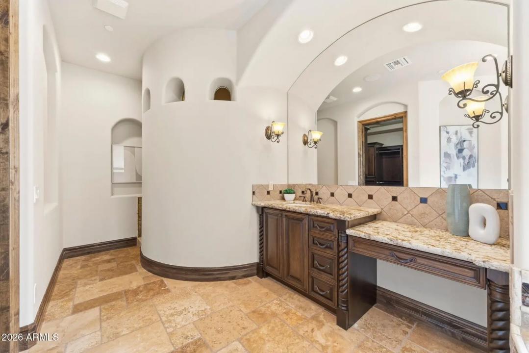 Real Estate Picture 38