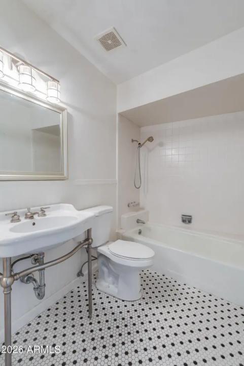 Real Estate Picture 12