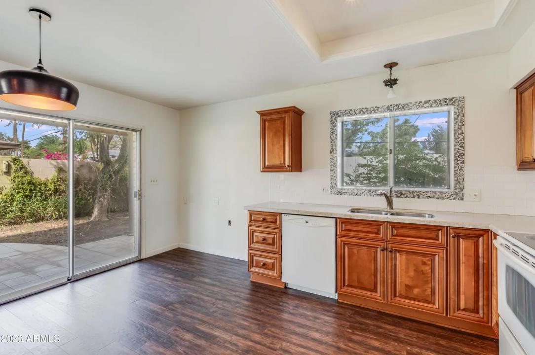 Real Estate Picture 6