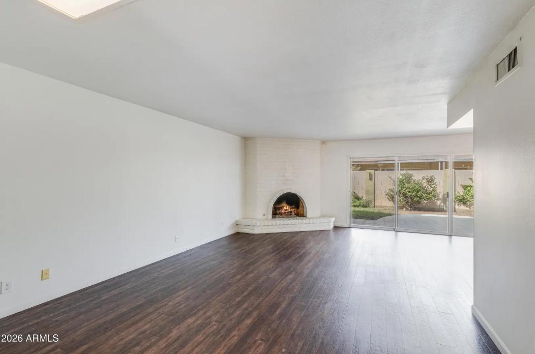 Real Estate Picture 3