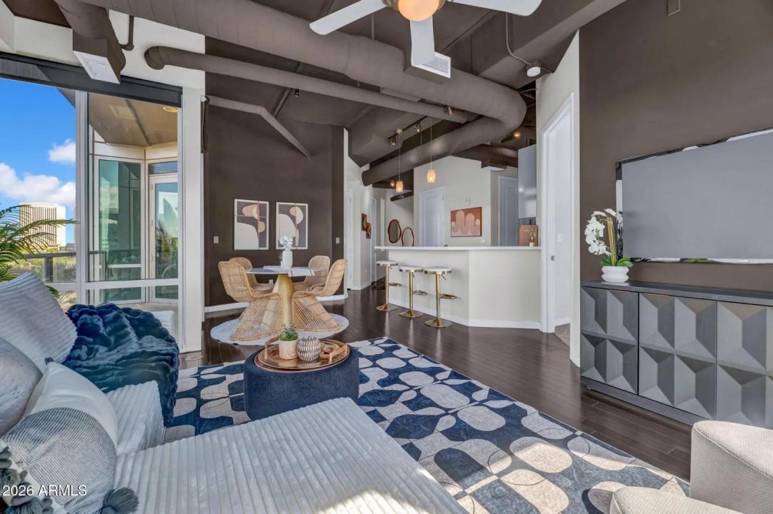 Real Estate Picture 4
