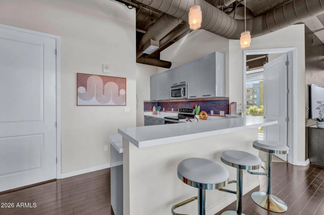 Real Estate Picture 8