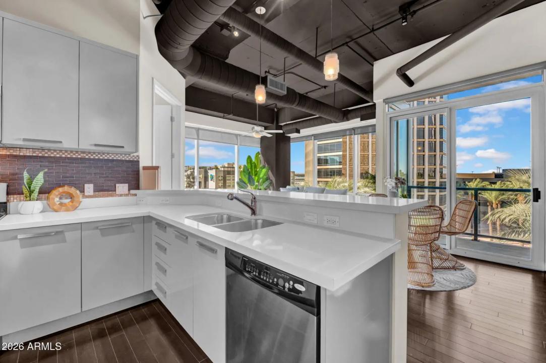 Real Estate Picture 9