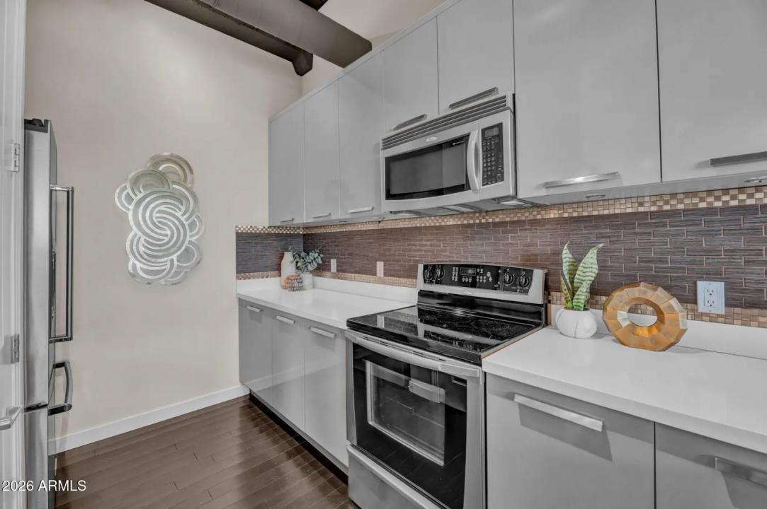 Real Estate Picture 11