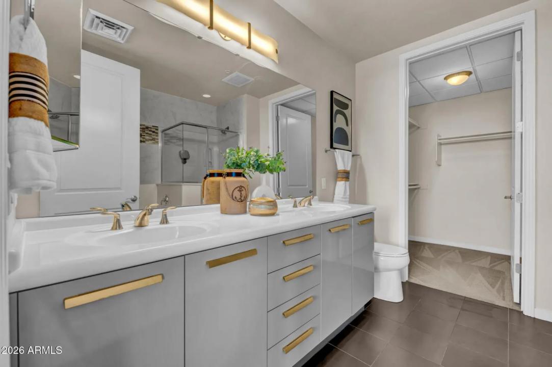 Real Estate Picture 15