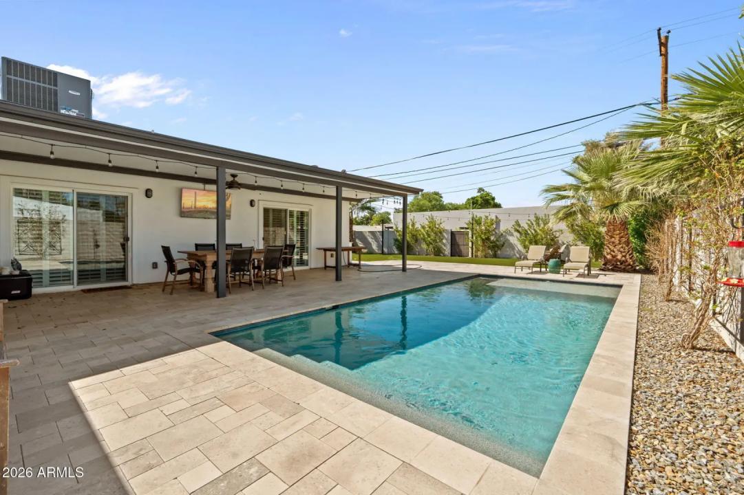 Real Estate Picture 3