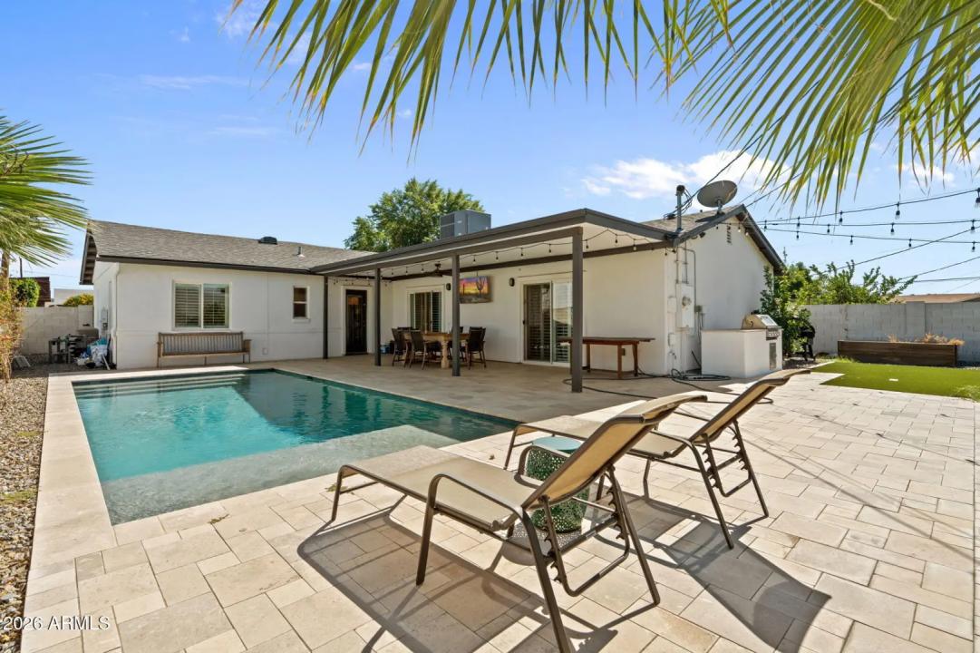 Real Estate Picture 4