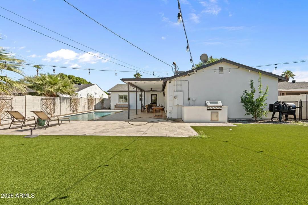 Real Estate Picture 7
