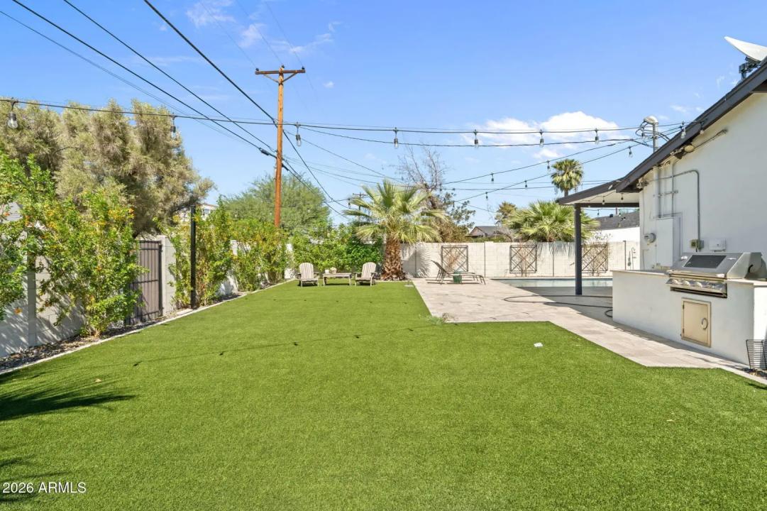 Real Estate Picture 8