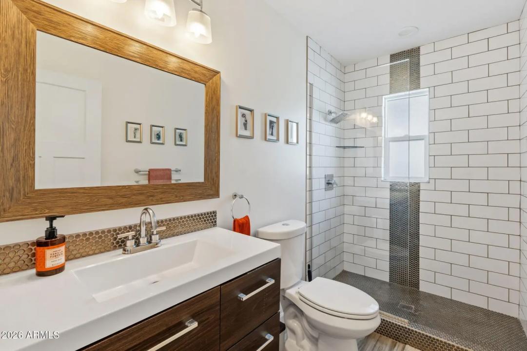 Real Estate Picture 10