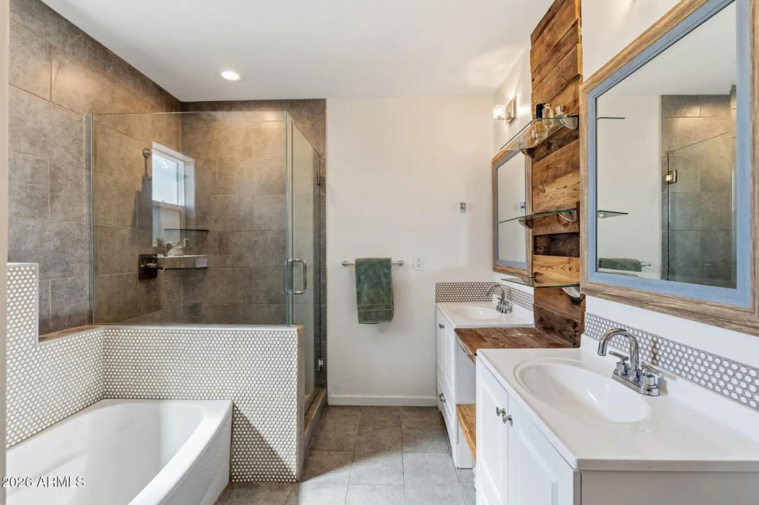 Real Estate Picture 17